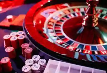 Trải nghiệm sảnh live casino và game bài trực tuyến tại nền tảng 0pen88